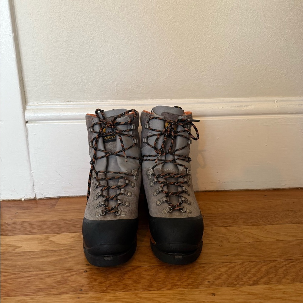 Scarpa Women's Gray and Black Winter Boots